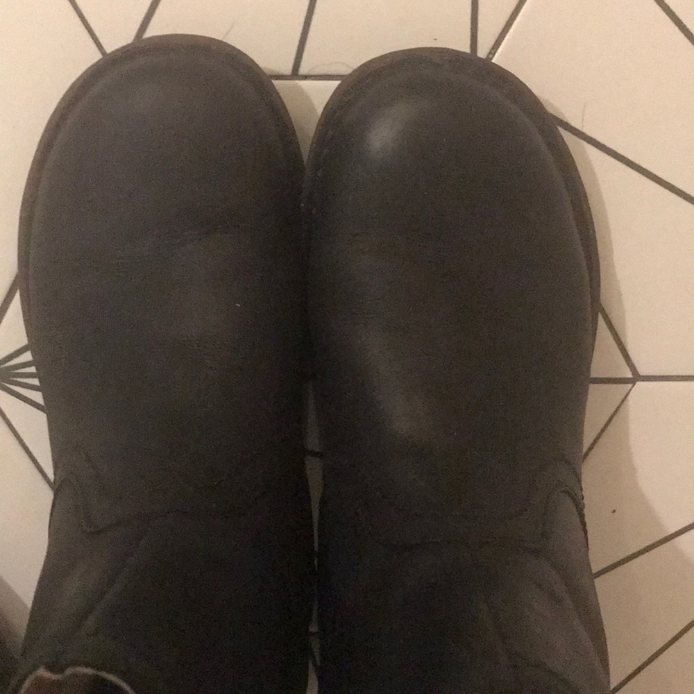 UGG BLACK NEEVAH SHORT BOOTS - ROUND TOE
